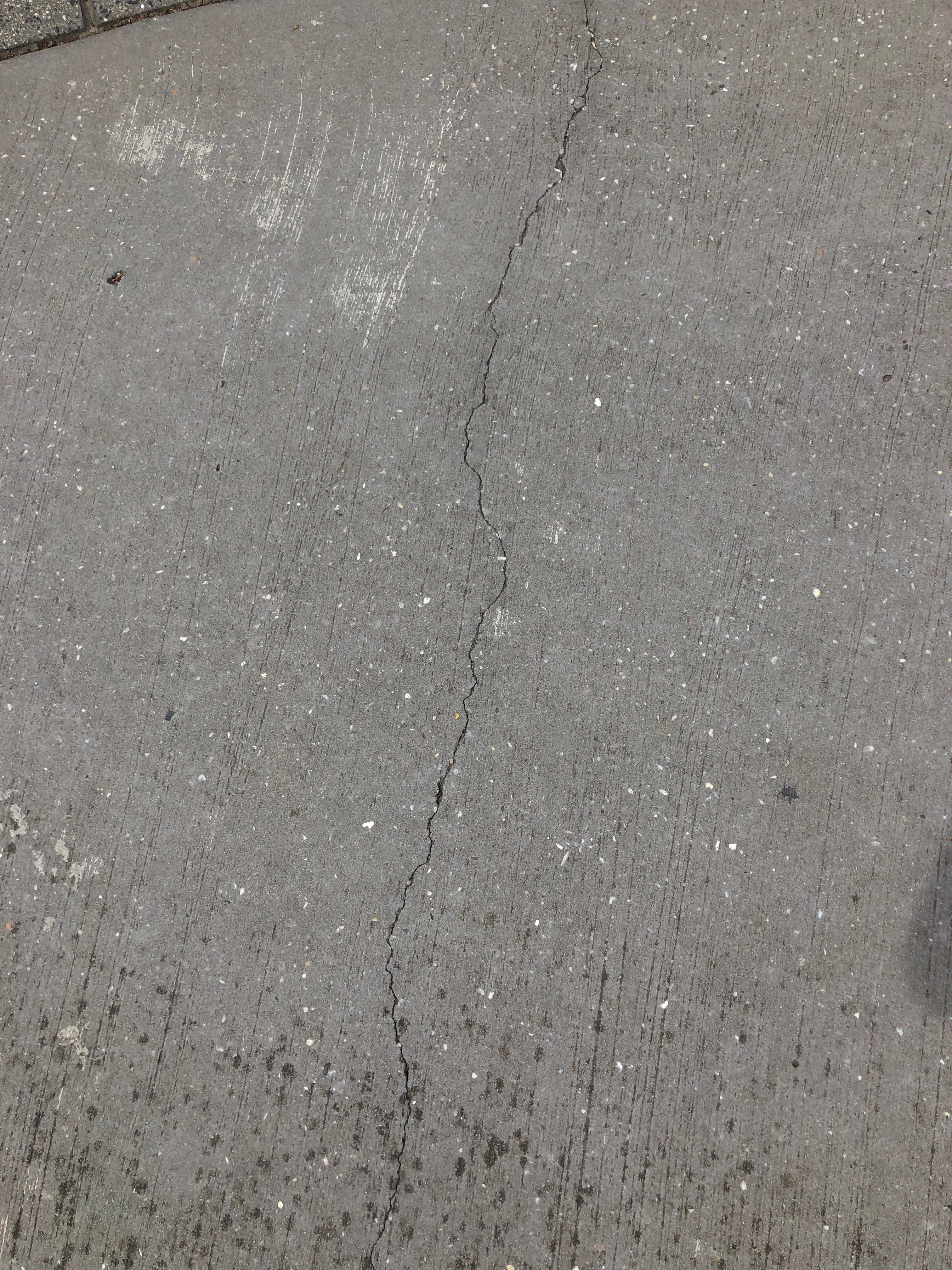 Why do you get cracks in epoxy floors?